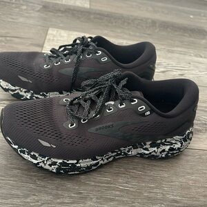 Size 10.5 Women’s Brooks Ghost 15